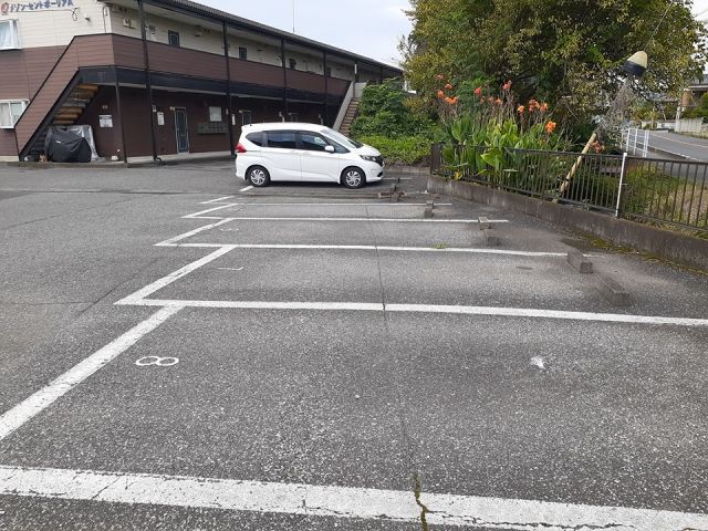 【足利市小俣町のアパートの駐車場】