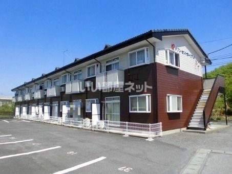 足利市小俣町のアパートの建物外観