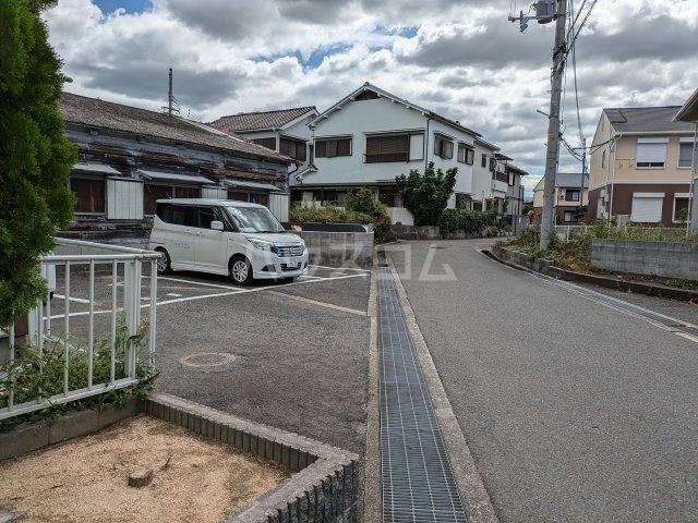 【ロジュマン・イズミＡの駐車場】