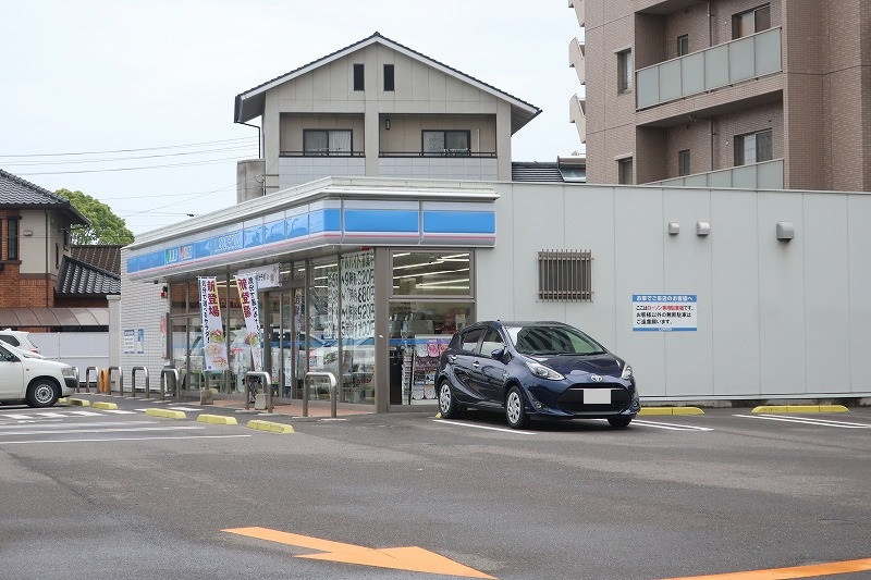 コンビニ　ローソン丸亀浜町店（コンビニ）まで483m