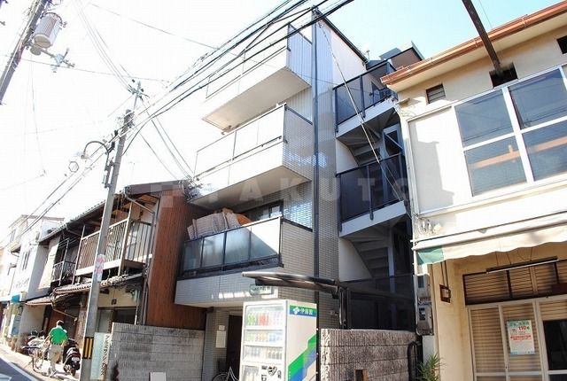 京都市中京区西ノ京壺ノ内町のマンションの建物外観