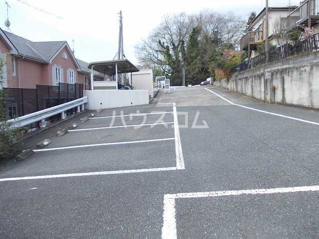 【カーサグランビューBの駐車場】