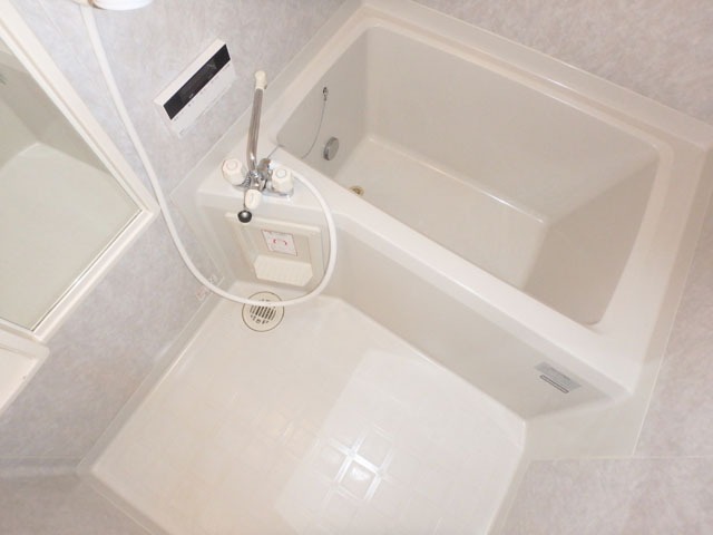 バス・シャワールーム　追い焚き・浴室乾燥付き！