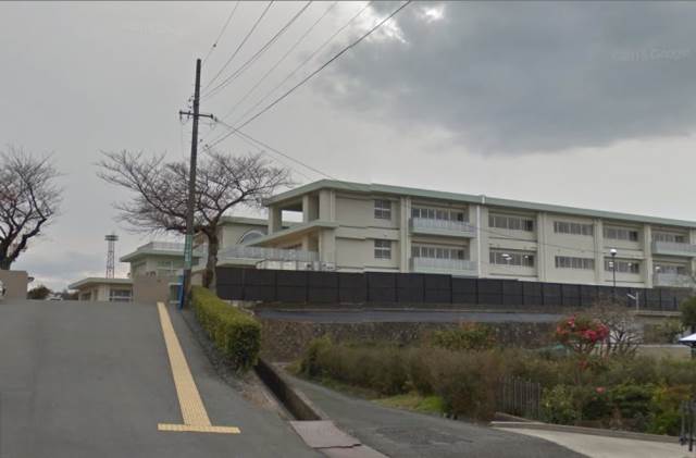 【伊勢市古市町のマンションの中学校】