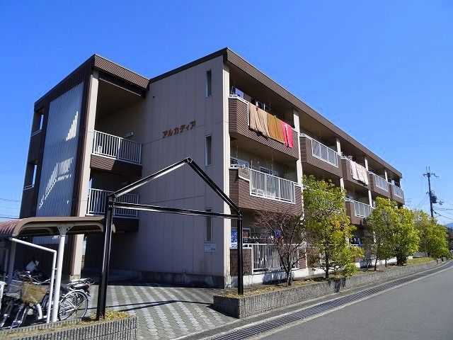 【桜井市大字西之宮のマンションの建物外観】