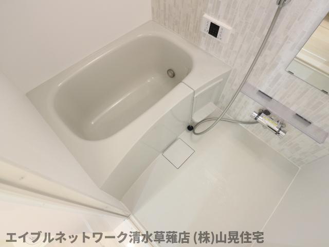 バス・シャワールーム　コンパクトで使いやすいお風呂です