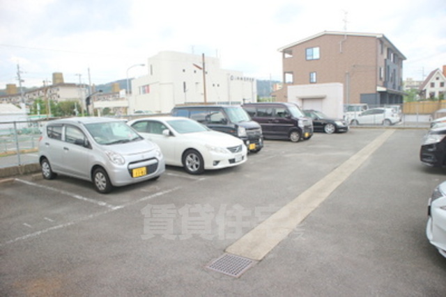 【京都市伏見区石田森東町のマンションの駐車場】