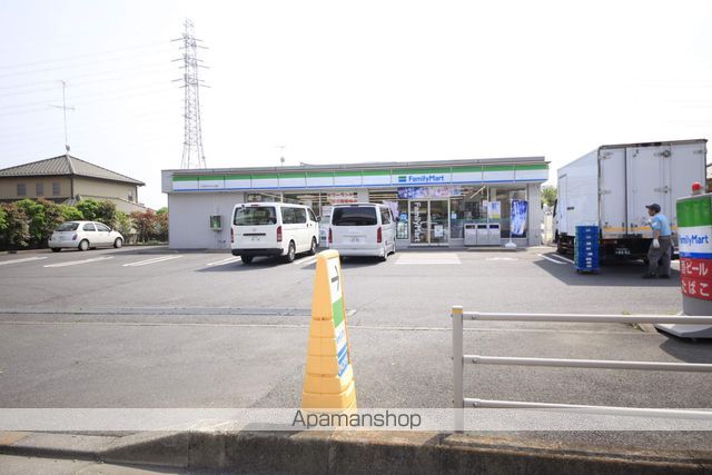 コンビニ　ファミリーマート（コンビニ）まで1690m