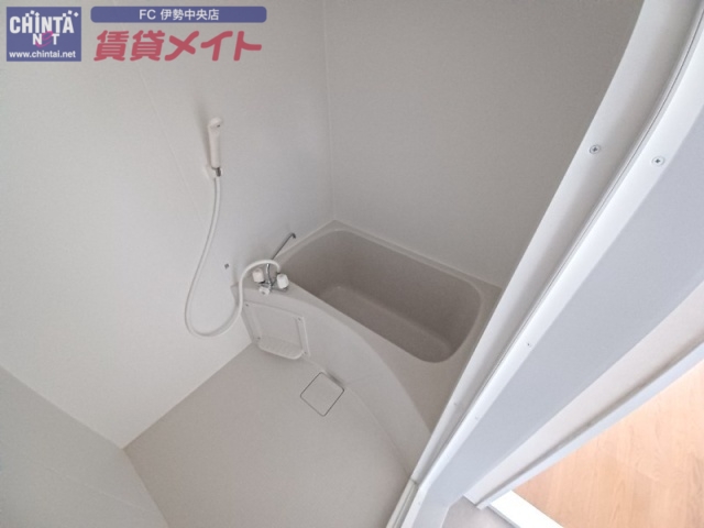 バス・シャワールーム　同物件別部屋の写真です。