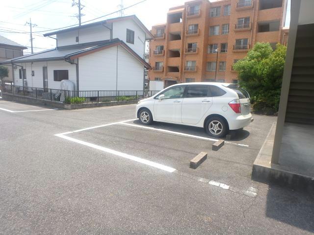 【ハイツサンクリスタルの駐車場】