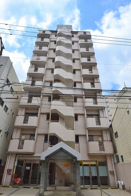 広島市南区金屋町のマンションの建物外観