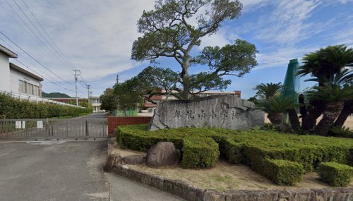 【高松市牟礼町大町のアパートの小学校】