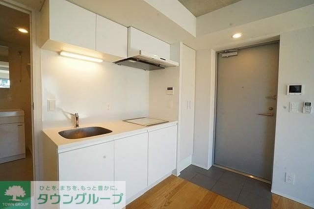 【新宿区市谷柳町のマンションの玄関】