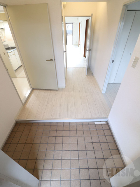 玄関　圧迫感のない玄関