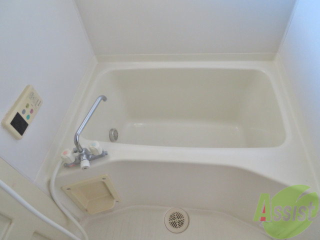 バス・シャワールーム　お風呂には人気の追焚機能も付いていて、温度設定もＯＫです。