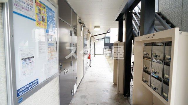 エントランス　集合ポストあり