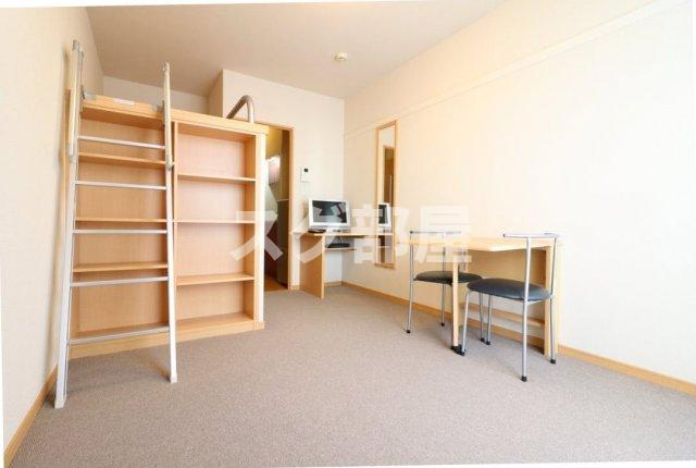 その他部屋・スペース　ベッド下に収納スペースあり！荷物が多くても十分に収まります