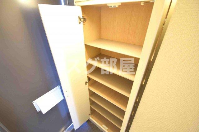 玄関　シューズボックスも広く女性のお客様にもオススメです♪