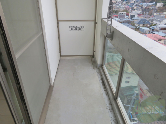 バルコニー　バルコニーは広さが有りますので、気分転換も出来そうですね。