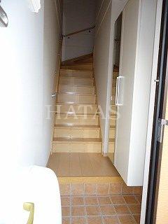 玄関　同物件別部屋です。