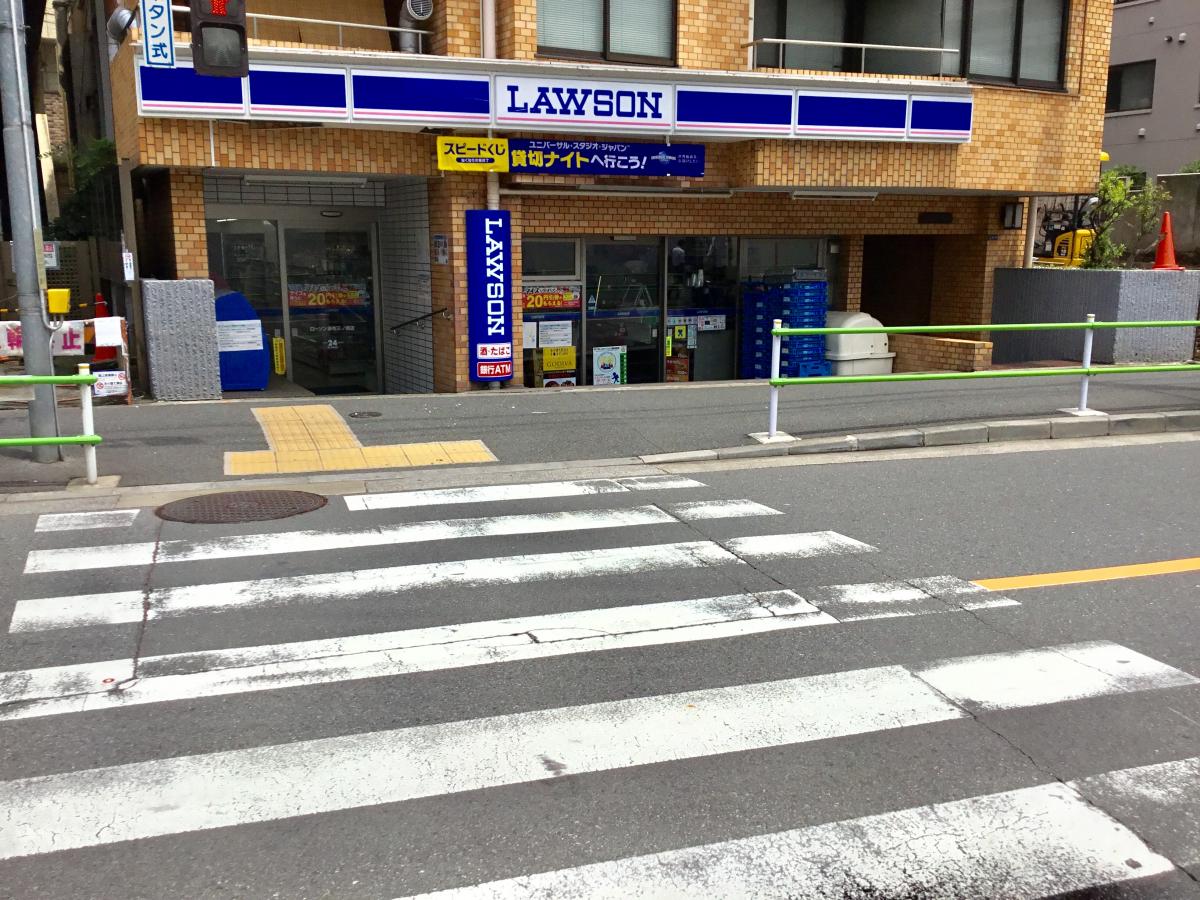 コンビニ　ローソン麻布三ノ橋店（コンビニ）まで338m