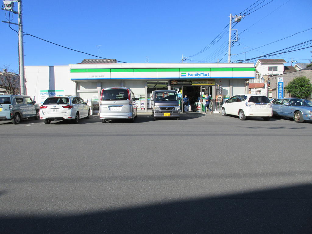 コンビニ　ファミリーマートサンズ東久留米金山町店（コンビニ）まで586m