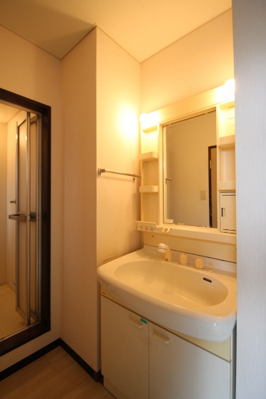 洗面設備　※他号室の写真です。
