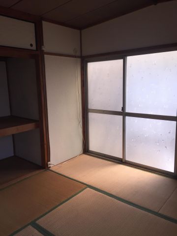若王寺二丁目貸家の居間写真