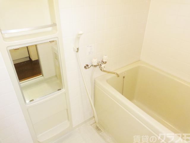 バス・シャワールーム　お風呂で一日の疲れをおとりください。