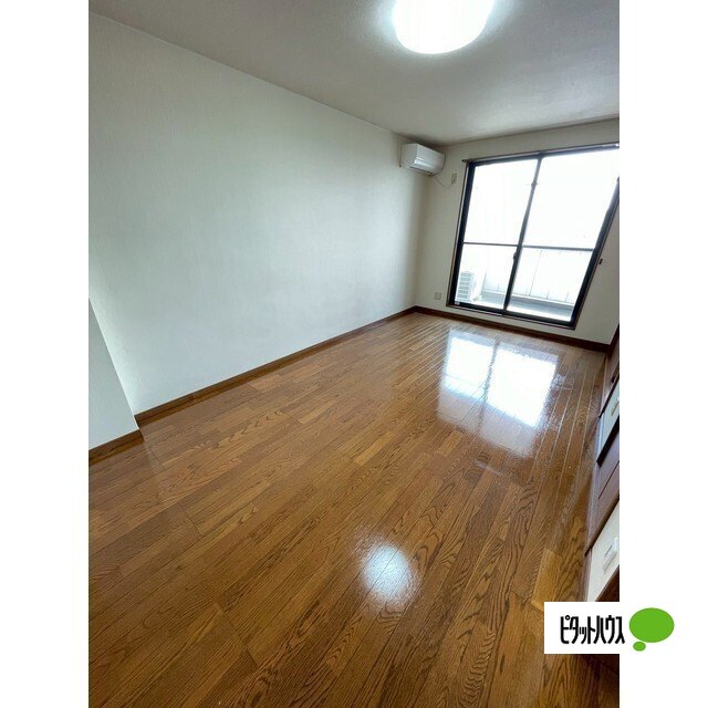 居室・リビング　３０２