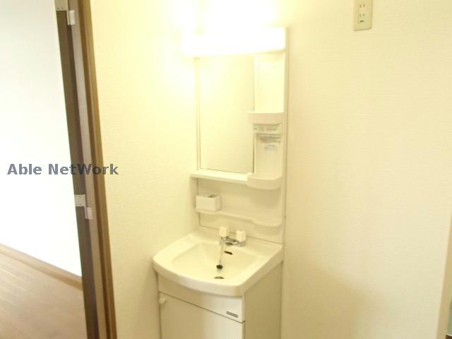 洗面設備　※同物件別部屋の写真です。