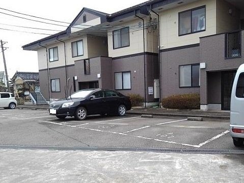 駐車場　駐車場に車を止められます