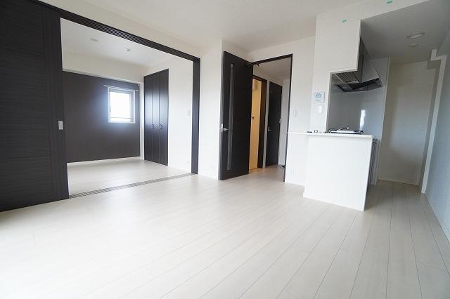 居室・リビング　こちらの居間で趣味の時間をお楽しみください