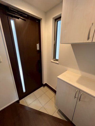 玄関　菊井1丁目戸建て