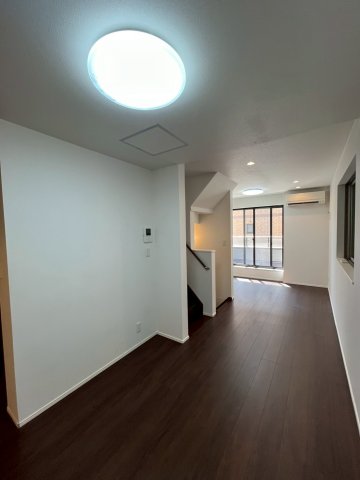 居室・リビング　菊井1丁目戸建て