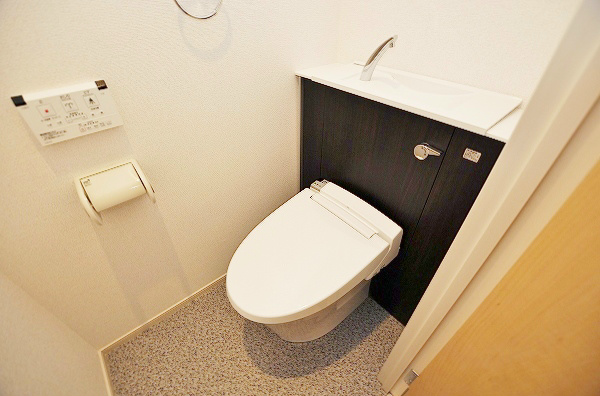 トイレ　温水洗浄便座