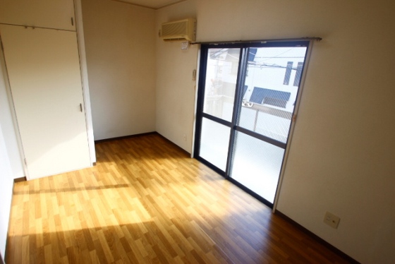 居室・リビング　※別の部屋の写真です。