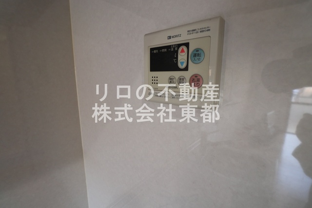 その他設備　廊下に給湯パネルがあるのでキッチンにいても操作できます。