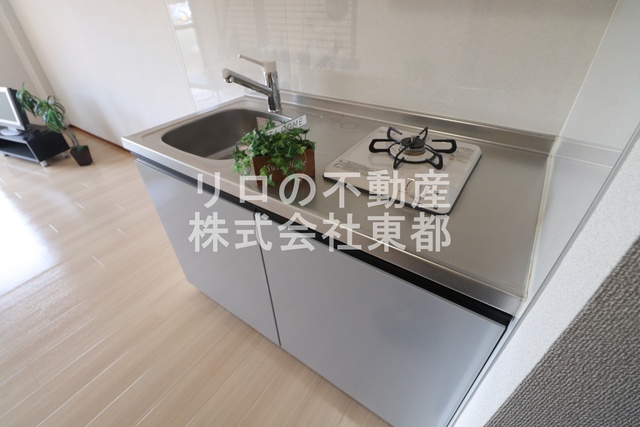 キッチン　シングルレバー水栓が使いやすいガスコンロ設置済のキッチンです