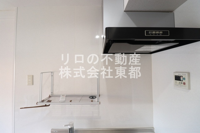 キッチン　食器を干せるカゴと整流版レンジフードがあります！