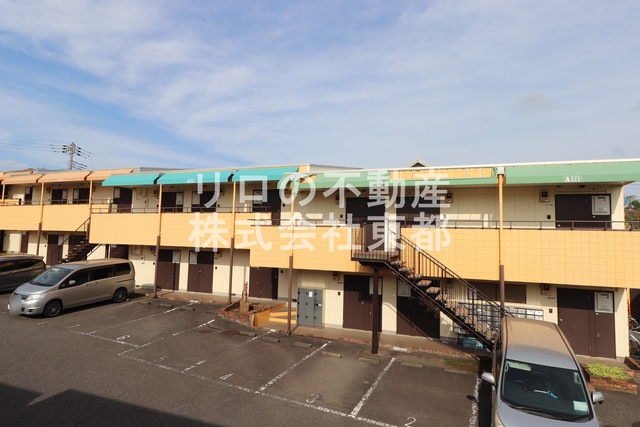 建物外観　駐車場付きの鉄骨造の物件です！