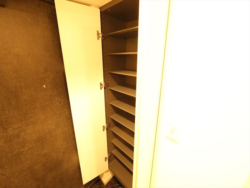 玄関　玄関　シューズボックス付（収納充実してます）