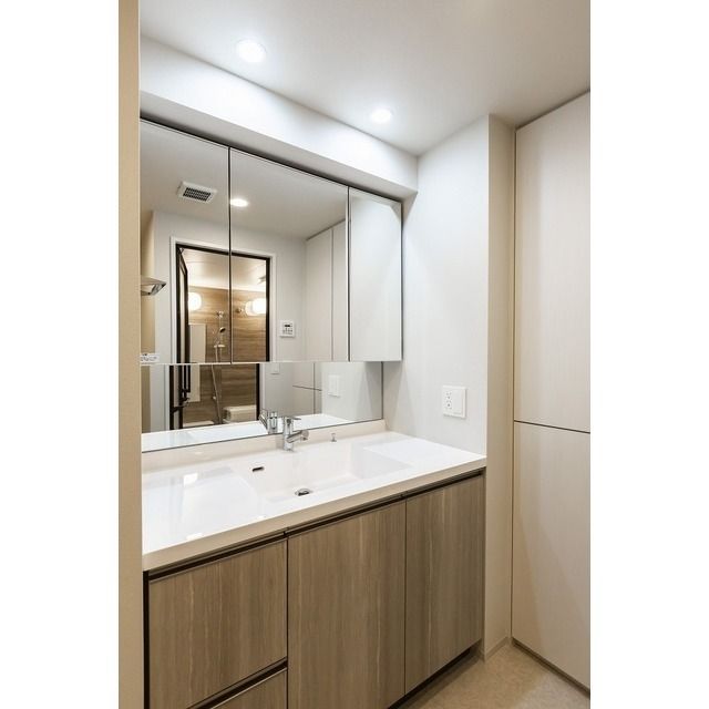 洗面設備　スペースが確保できる洗面所です