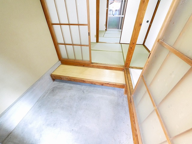 玄関　落ち着いた玄関です