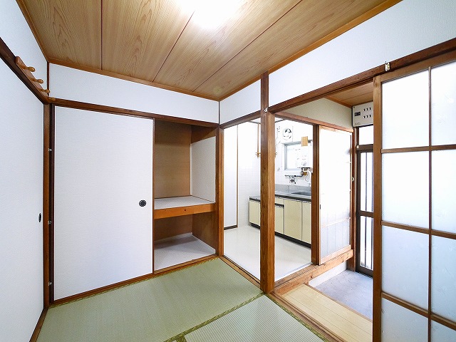 居室・リビング　こちらの居間で趣味の時間をお楽しみください