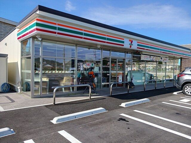 コンビニ　セブンイレブン各務原鵜沼西町店（コンビニ）まで634m