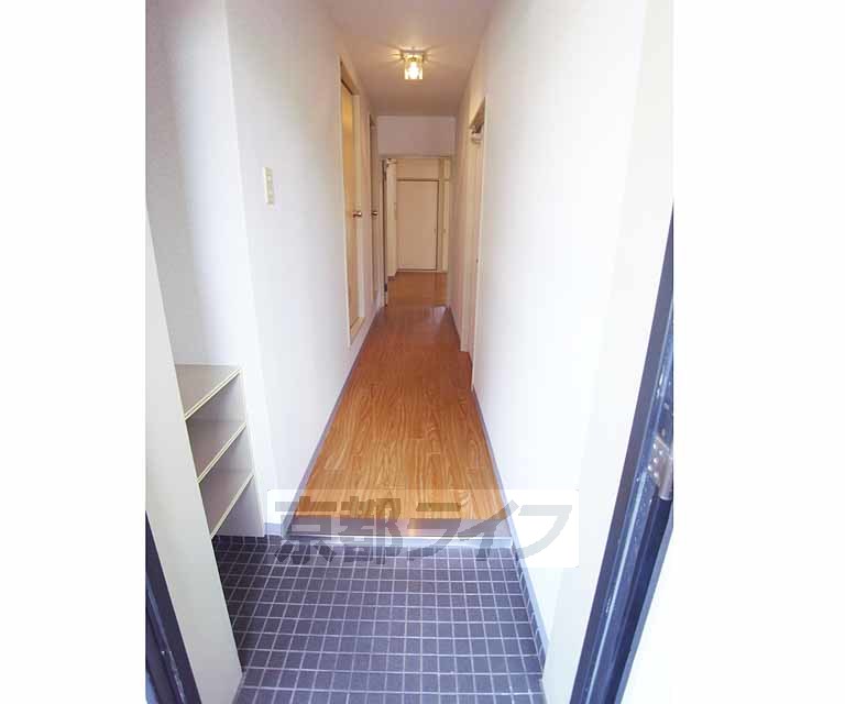 その他部屋・スペース　玄関から見た廊下です！