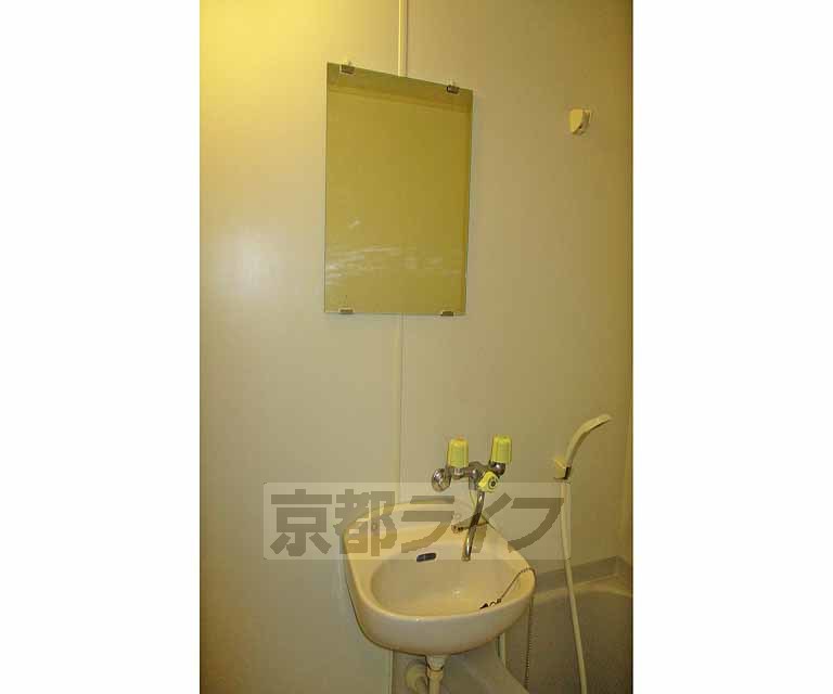 洗面設備　広々とした部屋です。