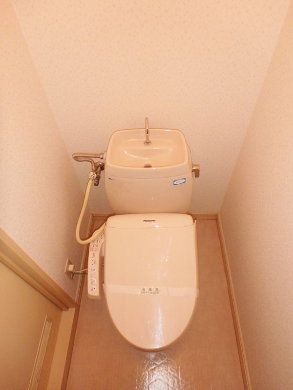 トイレ　温水洗浄便座付き♪