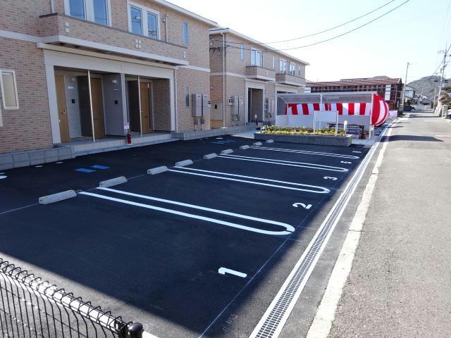 駐車場　駐車場